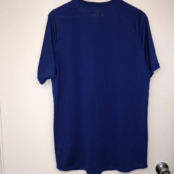 🚨SOLD🚨 Men’s Under Armour Shirt - Picture 2 of 2